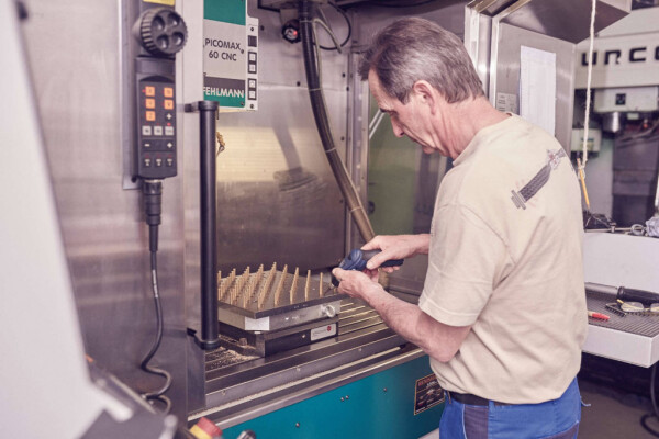 Mitarbeiter/in Werkzeugbau (m/w/d) am Standort Langenhessen (Zwickau) - Mitarbeiter/in Werkzeugbau (m/w/d) am Standort Langenhessen (Zwickau)