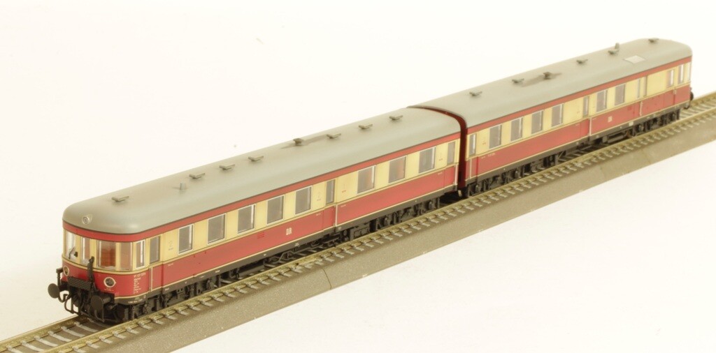 KRES 51016210 Triebzug VT 137 Stettin mit 3. Spitzenlicht 2-teilig gealtert Ep. III DR