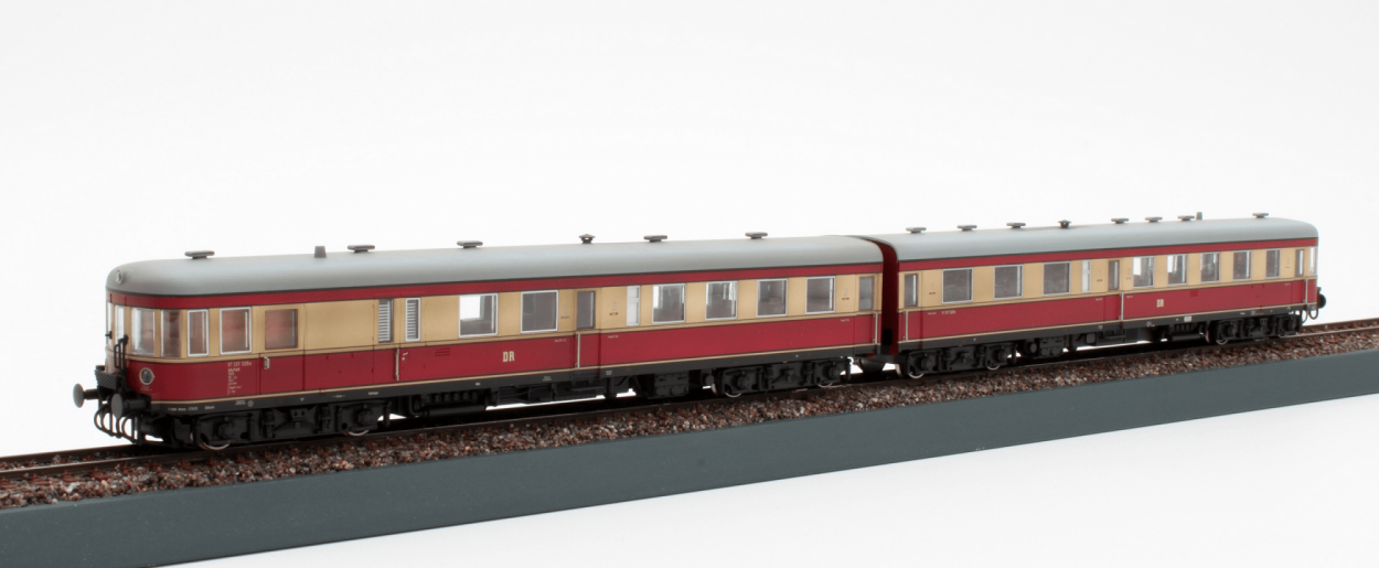 KRES 51016211 Triebzug VT 137 Stettin mit 3. Spitzenlicht 2-teilig gealtert Ep. III DR DCC