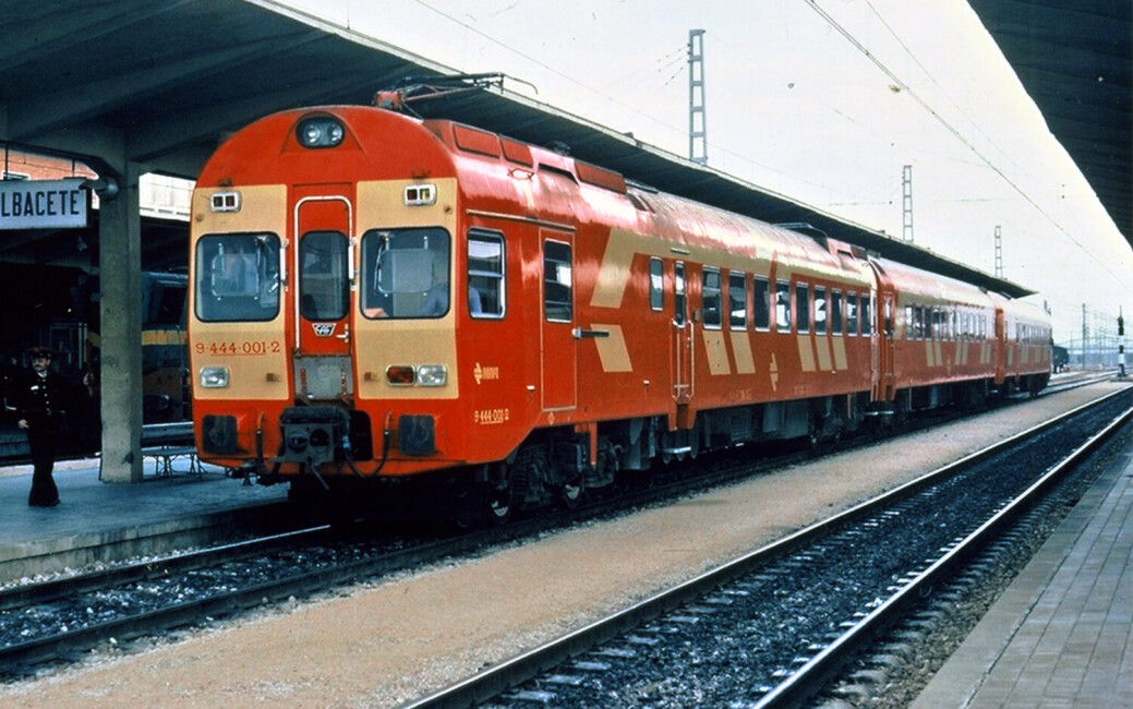 Arnold HN2616  E-Triebzug 444-004 rot-gelb Ep. IV  RENFE