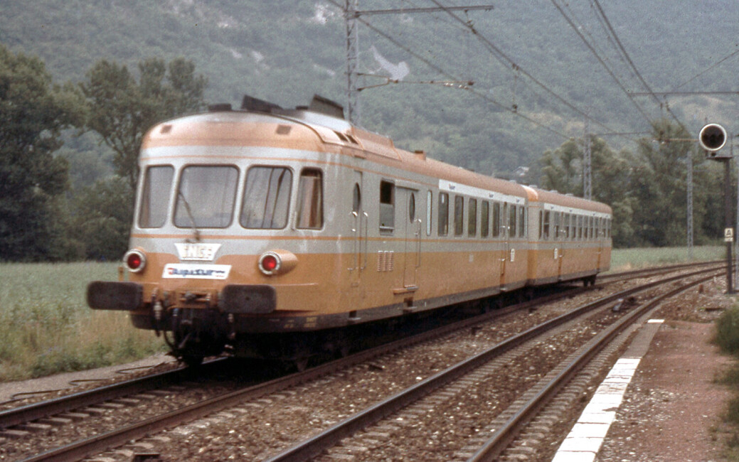 Jouef HJ2463  Diesel-Triebwagen RGP I Alpazur 2-teilig grau-orange  Ep. IV  SNCF