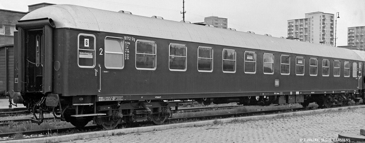 Brawa 58080  Schnellzugwagen B4ümg-54  Ep. III DB