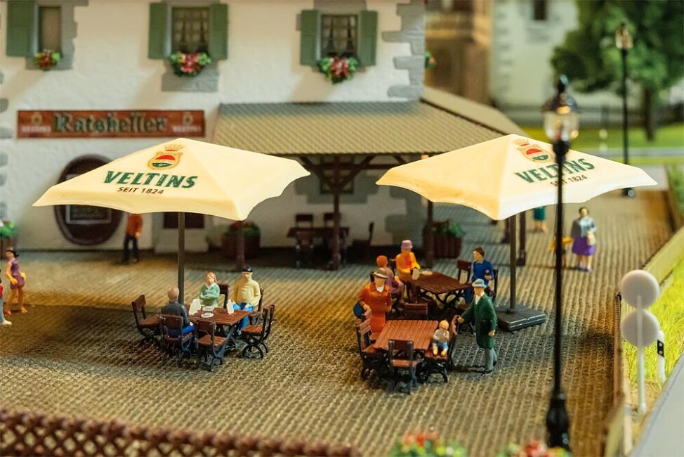 Faller 180437  Biergarten-Set Veltins