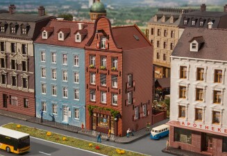 Faller 232335  Altstadthaus mit Zigarrenladen