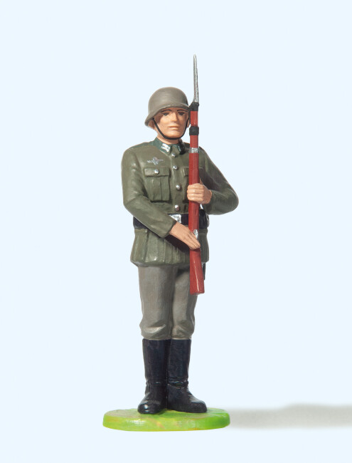 Preiser 56003  Soldat stehend, Gewehr präsen