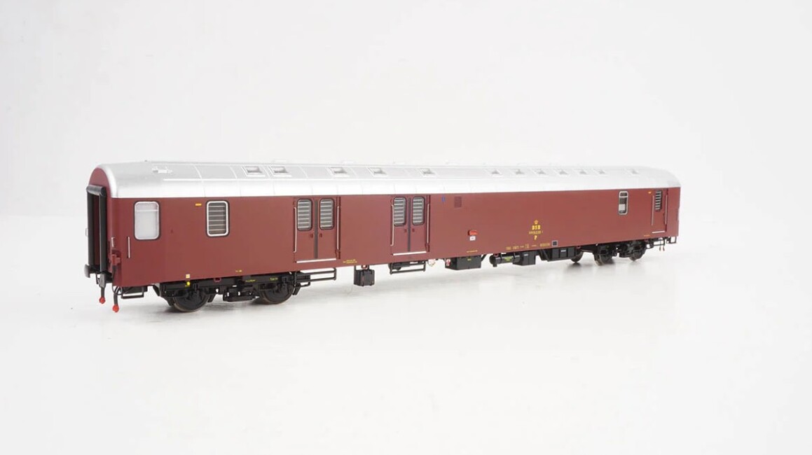 Heljan HE6128  Postwagen Litra P DSB  Ep. III-IV DSB