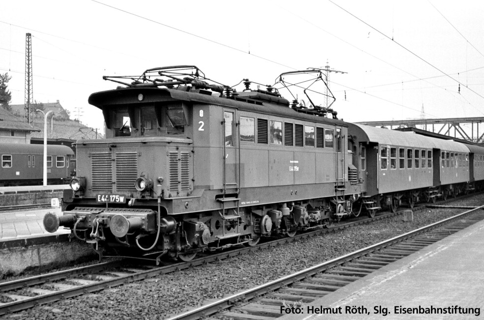 PIKO 51190 E-Lok BR E44 W DB III + DSS PluX22