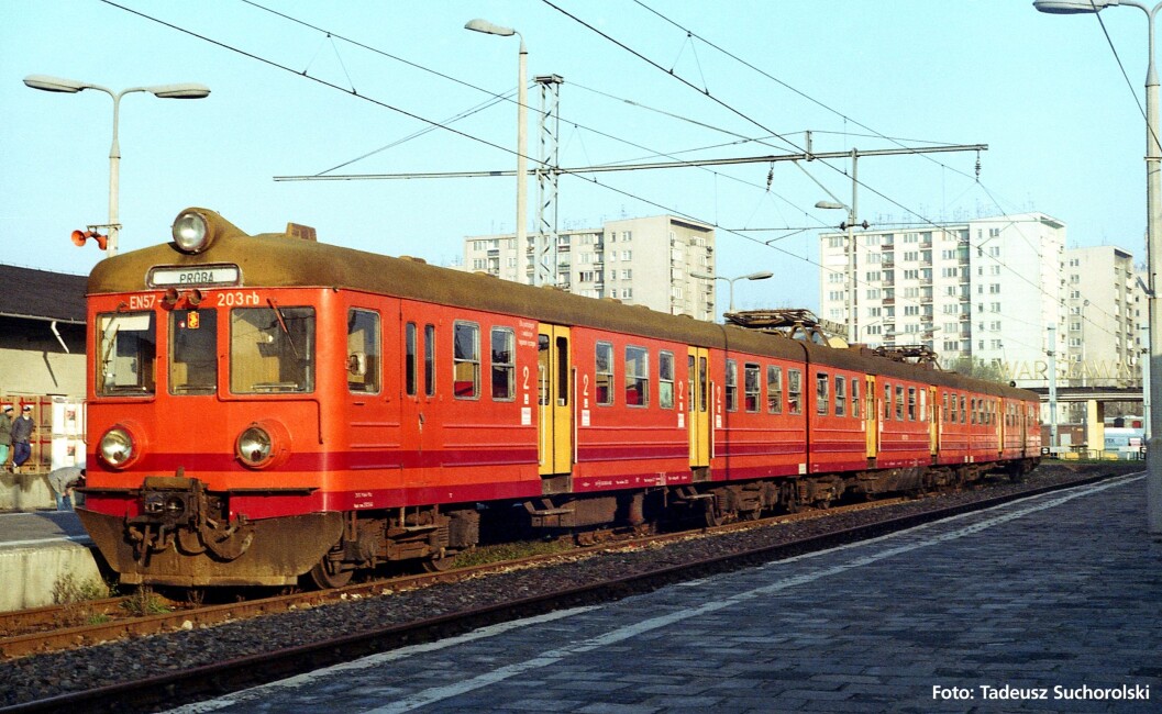 PIKO 51463 E-Triebzug EN57 PKP V + PluX22 Dec. Sound