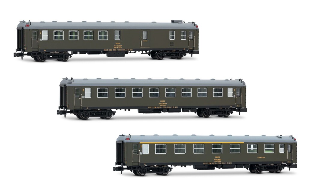 Arnold HN4477 RENFE, 3-unit pack 5000 coaches, BBD4 luggage + BB 2nd class + AAR bar, ep. IV