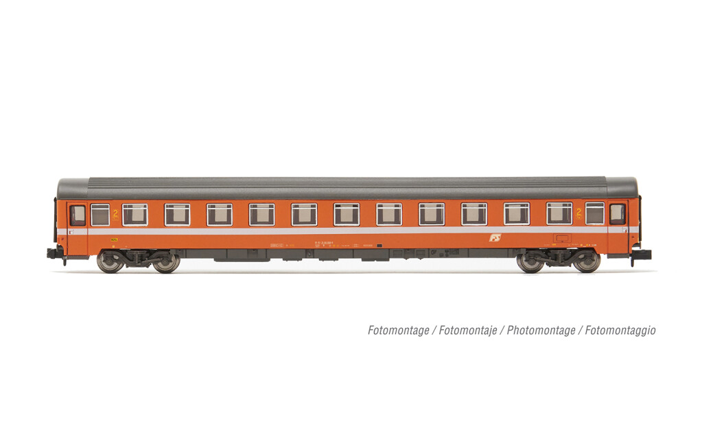 Arnold HN4493 FS, 2-tlg. Set UIC-Z1-Wagen, bestehend aus 2.-Klasse-Wagen in orangefarbener Eurofima C1 Farbgebung + 2.-Klasse-Wagen in „Bandiera“ Farbgebung, Ep. V