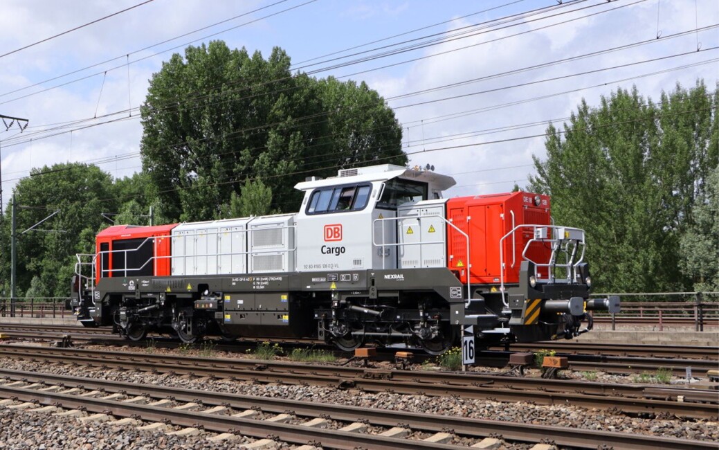 Arnold HN9073 DB Cargo, Diesellokomotive Vossloh DE 18, rot/graue Farbgebung, Ep. VI