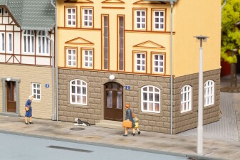 Auhagen 12354 Wohnh&auml;user Bahnhofstra&szlig;e 2/4
