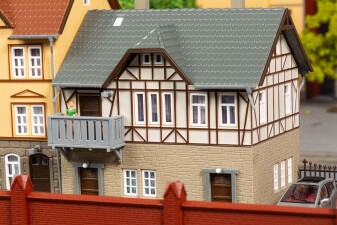 Auhagen 12354 Wohnh&auml;user Bahnhofstra&szlig;e 2/4