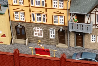 Auhagen 12354 Wohnh&auml;user Bahnhofstra&szlig;e 2/4