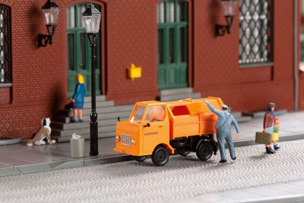 Auhagen 43677 Multicar M22 mit Abfallsammelbehälter