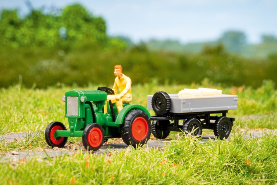 Auhagen 44659 Deutz-Schlepper F1M414 mit Anhänger