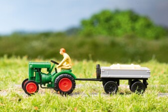 Auhagen 44659 Deutz-Schlepper F1M414 mit Anh&auml;nger