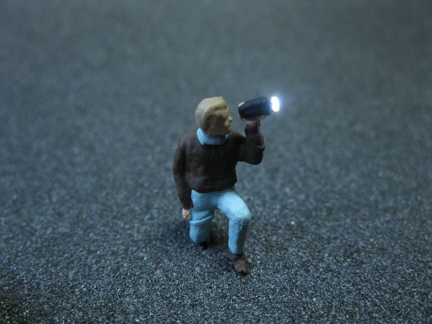 Schönwitz 50054 Figur mit LED Taschenlampe H0