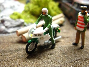 Sch&ouml;nwitz 50131 Polizei Motorrad Krad beleuchtet mit...