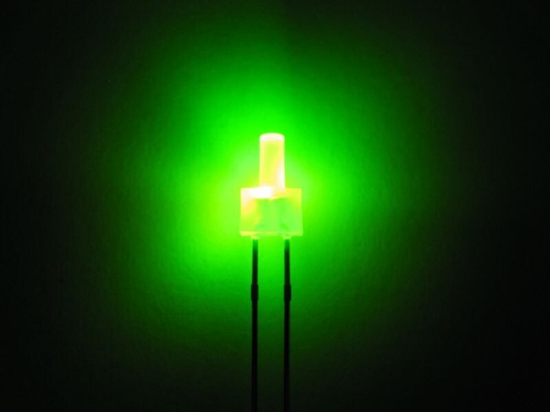 Schönwitz 50798 Tower LED lang 2mm grünlich / gelbgrün diffus blinkend 1,8Hz