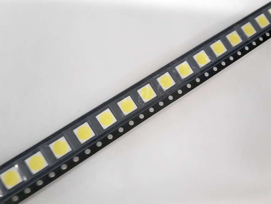 Schönwitz LED-Restposten-310 100 Stück SMD LED 3-Chip kaltweiß Lumi Micro LMTP553PWX