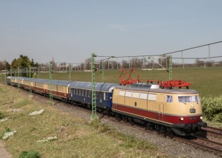 Trix 25030 Elektrolokomotive E 03 002
