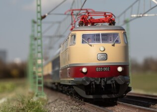 Trix 25030 Elektrolokomotive E 03 002