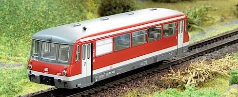 KRES 772R LVT 772.342-2, DB Regio AG, Leipzig, verkehrsrot, einzelner Triebwagen