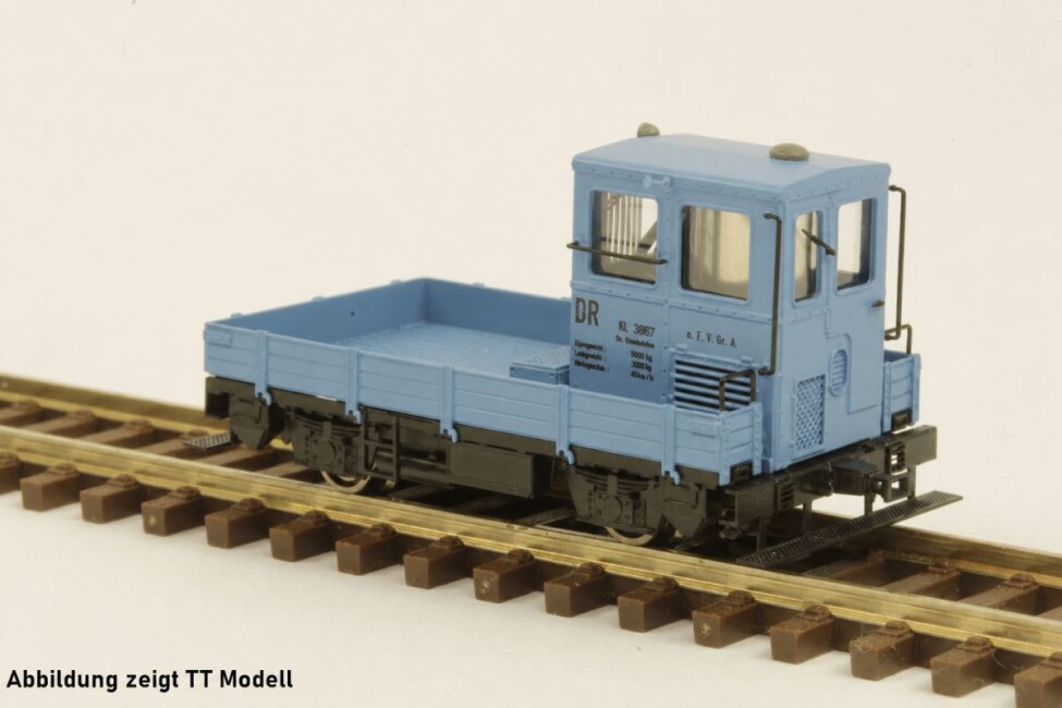 M&M Modell SKL24 mit Pritsche in blau, DR, Fertigmodell, H0