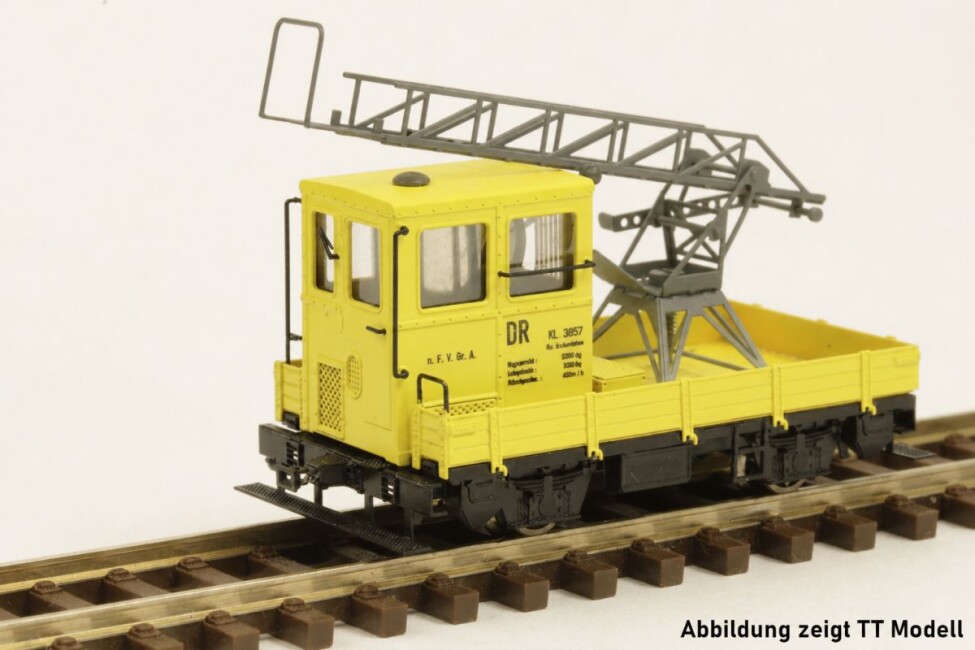 M&M Modell SKL24 mit Drehleiter in gelb, DR, Fertigmodell, H0
