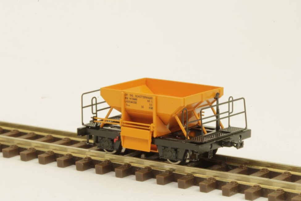 M&M Modell Schotterwagen in orange, DR, Fertigmodell, TT