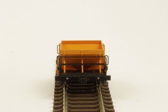 M&amp;M Modell Schotterwagen in orange, DR, Fertigmodell, TT