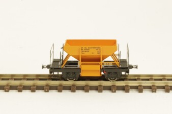 M&amp;M Modell Schotterwagen in orange, DR, Fertigmodell, TT