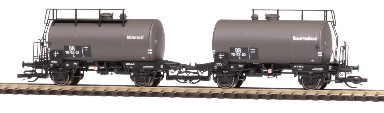 Saxonia 120048 2er Kesselwagenset Deutz Motorenöl und Reservediesel DR, Ep. III TBV Sondermodell