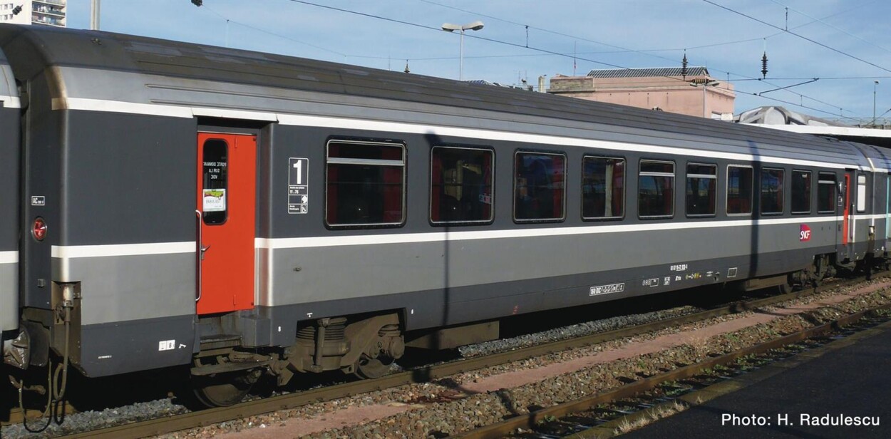 Roco 74537 Corail-Großraumwagen 1.Kl. Ep. V-VI SNCF