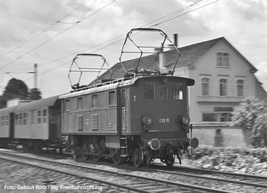 PIKO 51417 E-Lok E 32 15 Ep. III DB