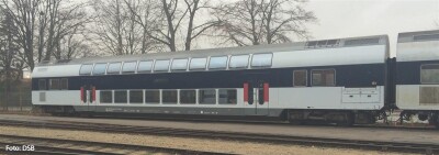 PIKO 58815 Doppelstockwagen 2. Kl blau/wei&szlig; rote T&uuml;r Ep. VI DSB